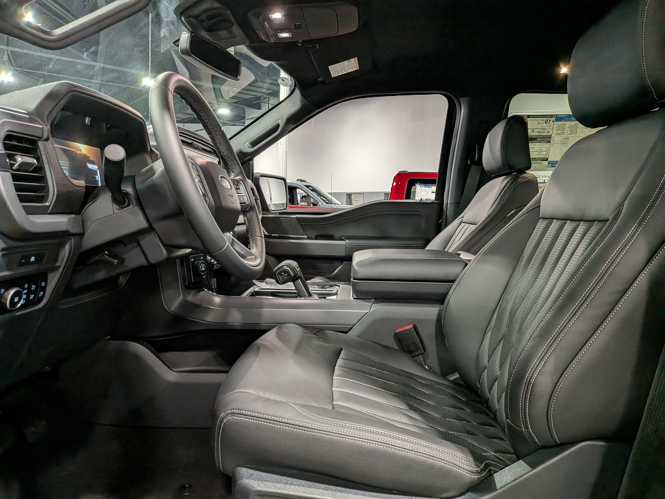 2025 Ford F-150 XLT - 6" lift custom wheels,Leather