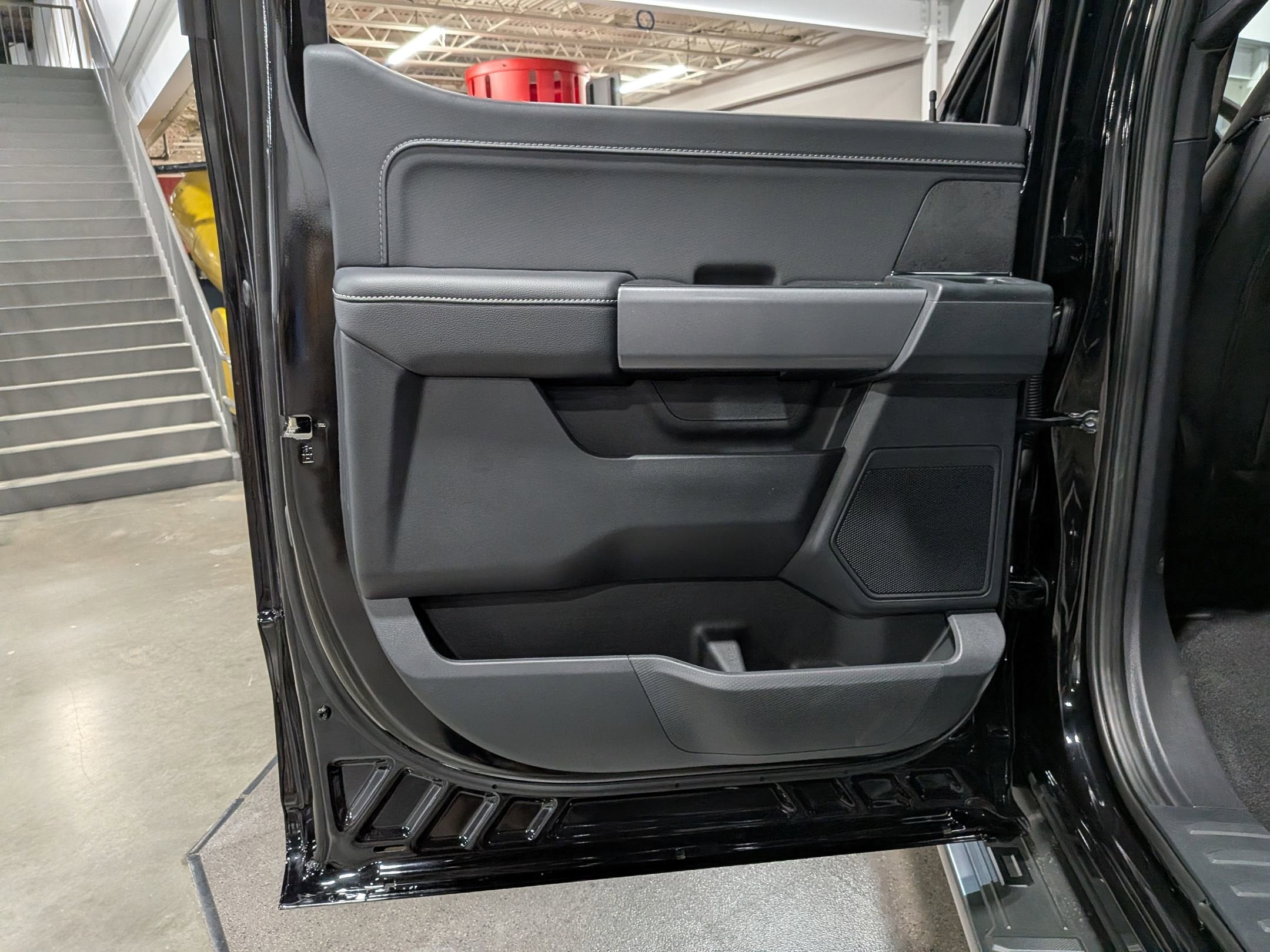 2025 Ford F-150 XLT - 6" lift custom wheels,Leather