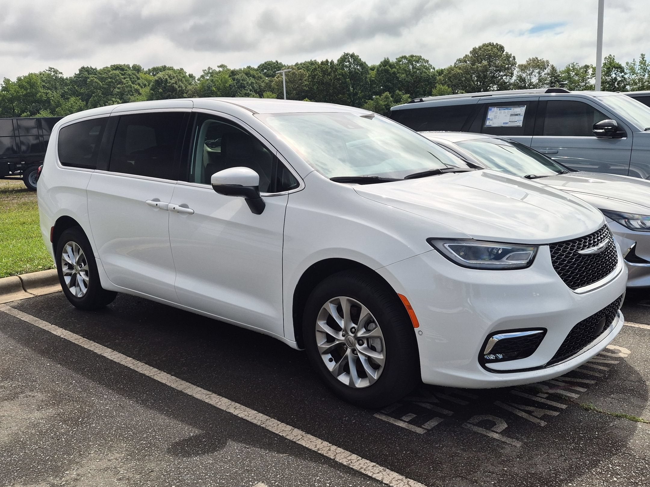 2023 Chrysler Pacifica Touring L