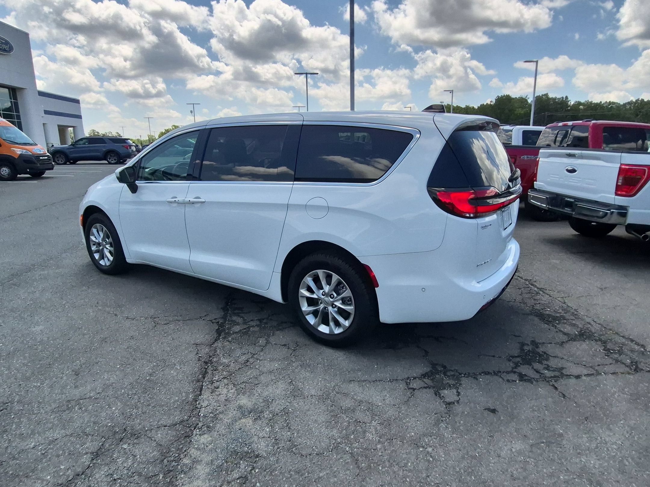 2023 Chrysler Pacifica Touring L
