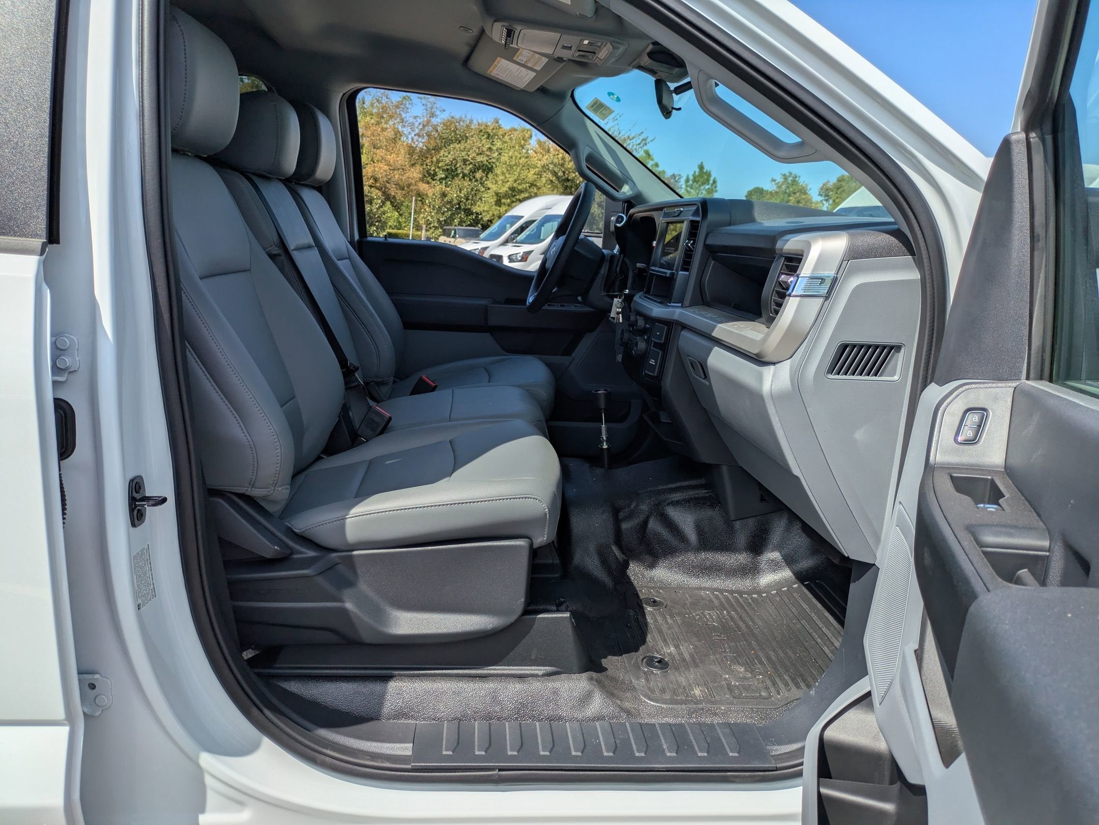 2025 Ford Super Duty F-550 DRW XL