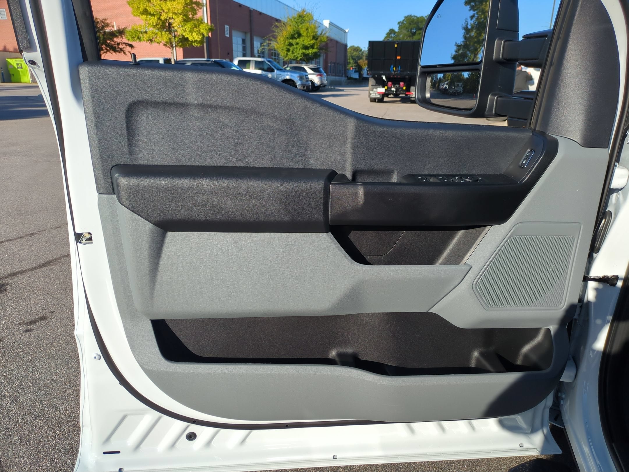 2027 Ford Super Duty F-350 DRW XL