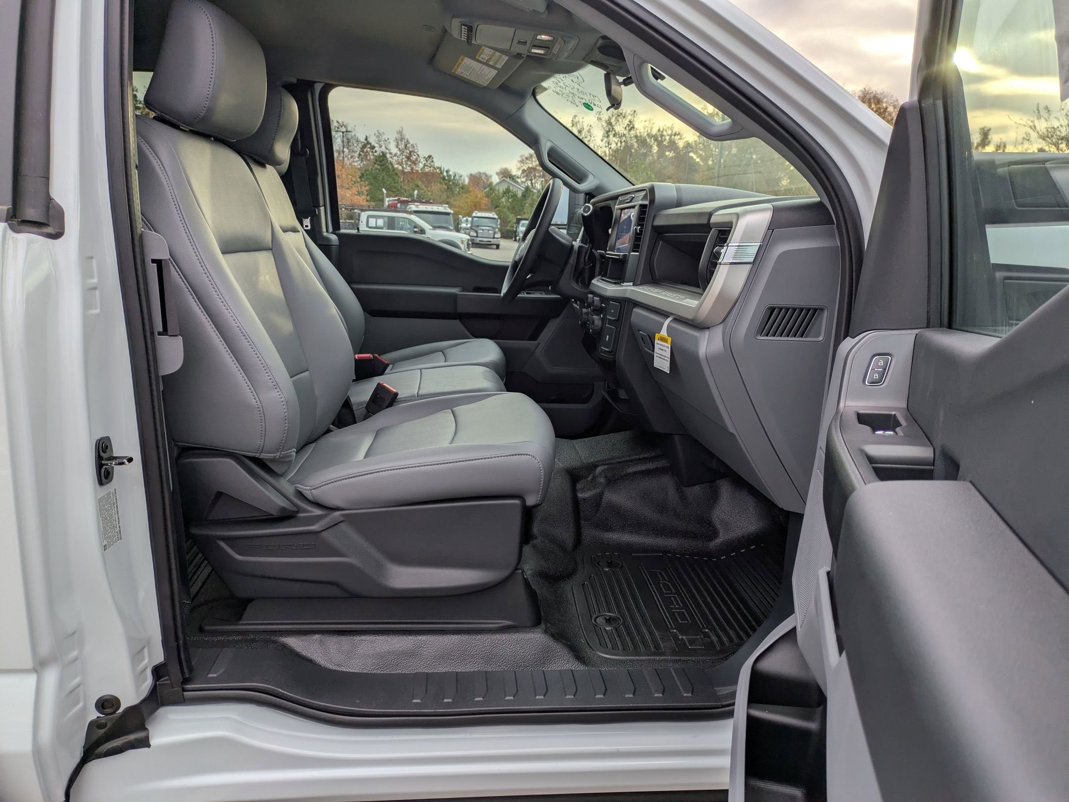 2025 Ford Super Duty F-350 SRW XL