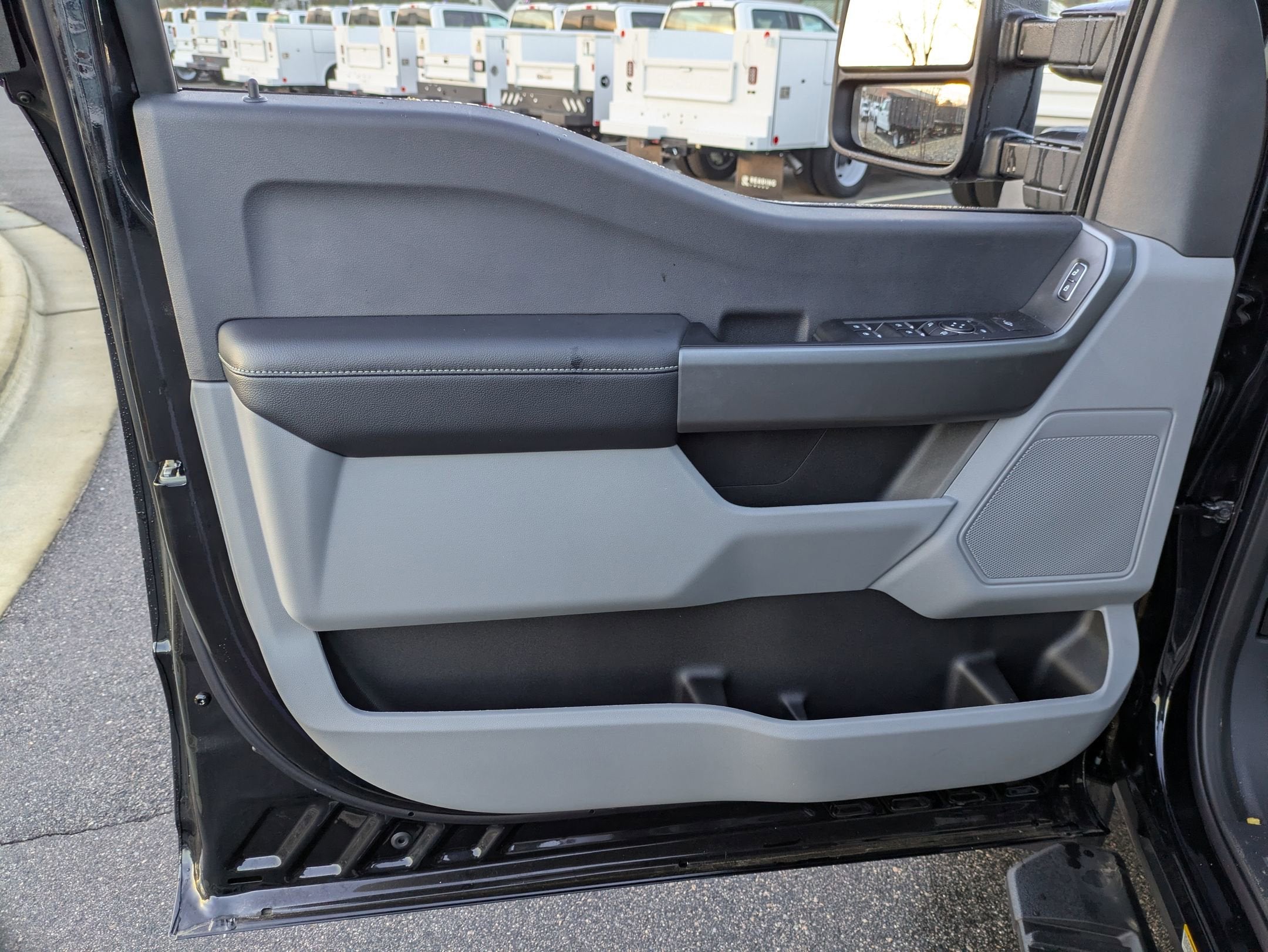 2025 Ford Super Duty F-550 DRW XL