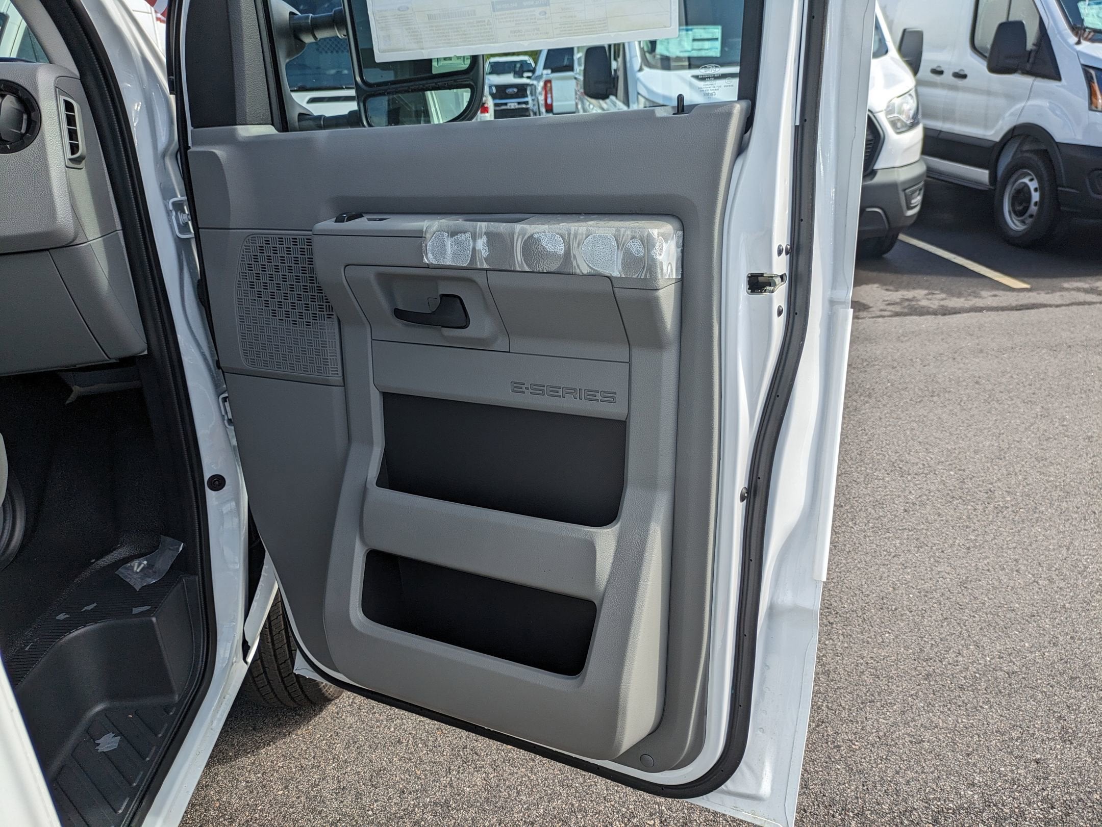 2026 Ford E-Series Cutaway Base