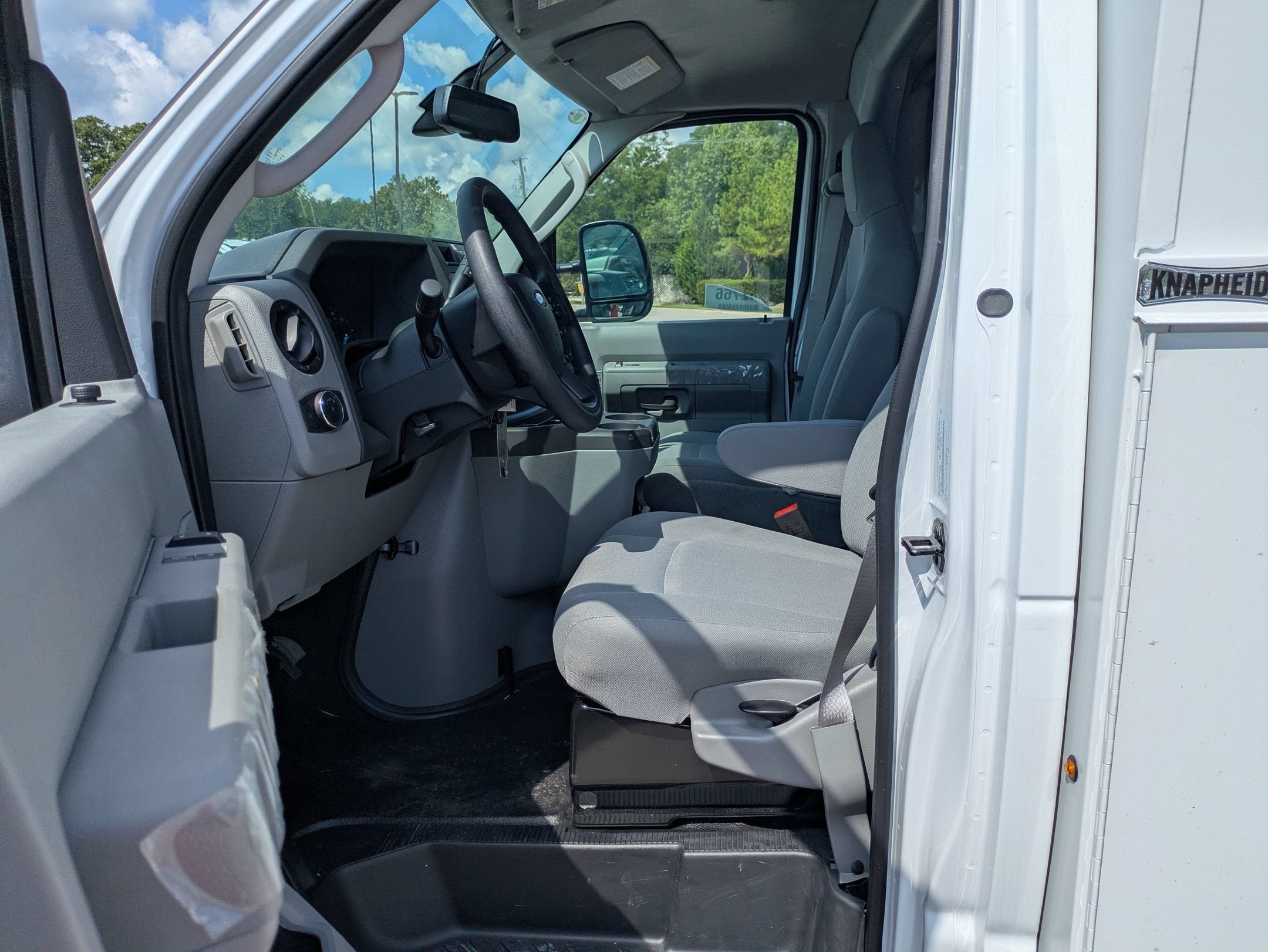 2027 Ford E-Series Cutaway Base