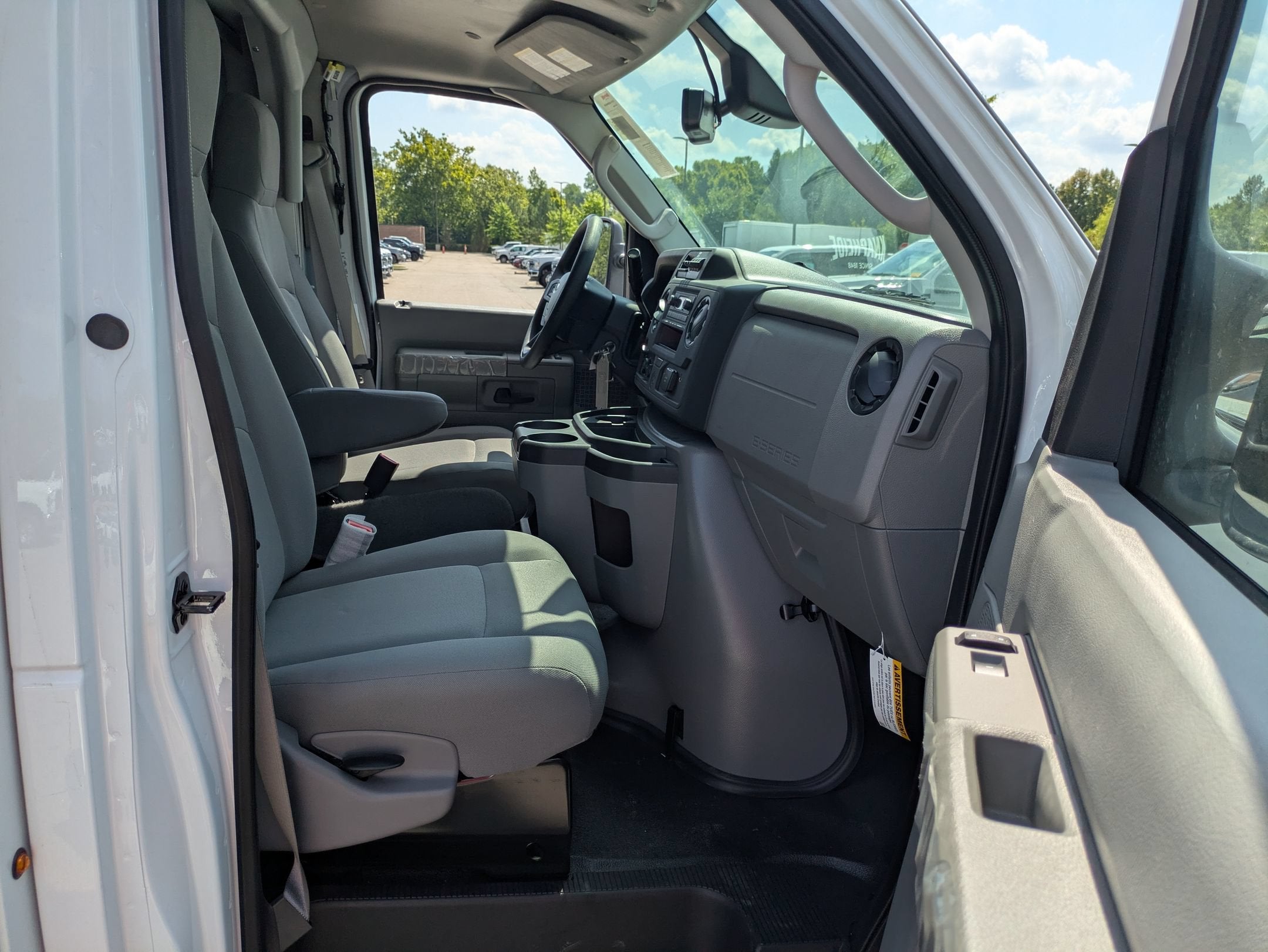 2027 Ford E-Series Cutaway Base