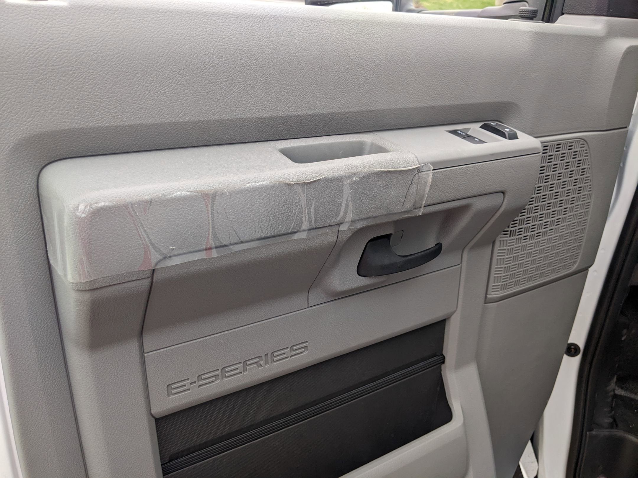 2025 Ford E-Series Cutaway E-350 SRW 138" WB