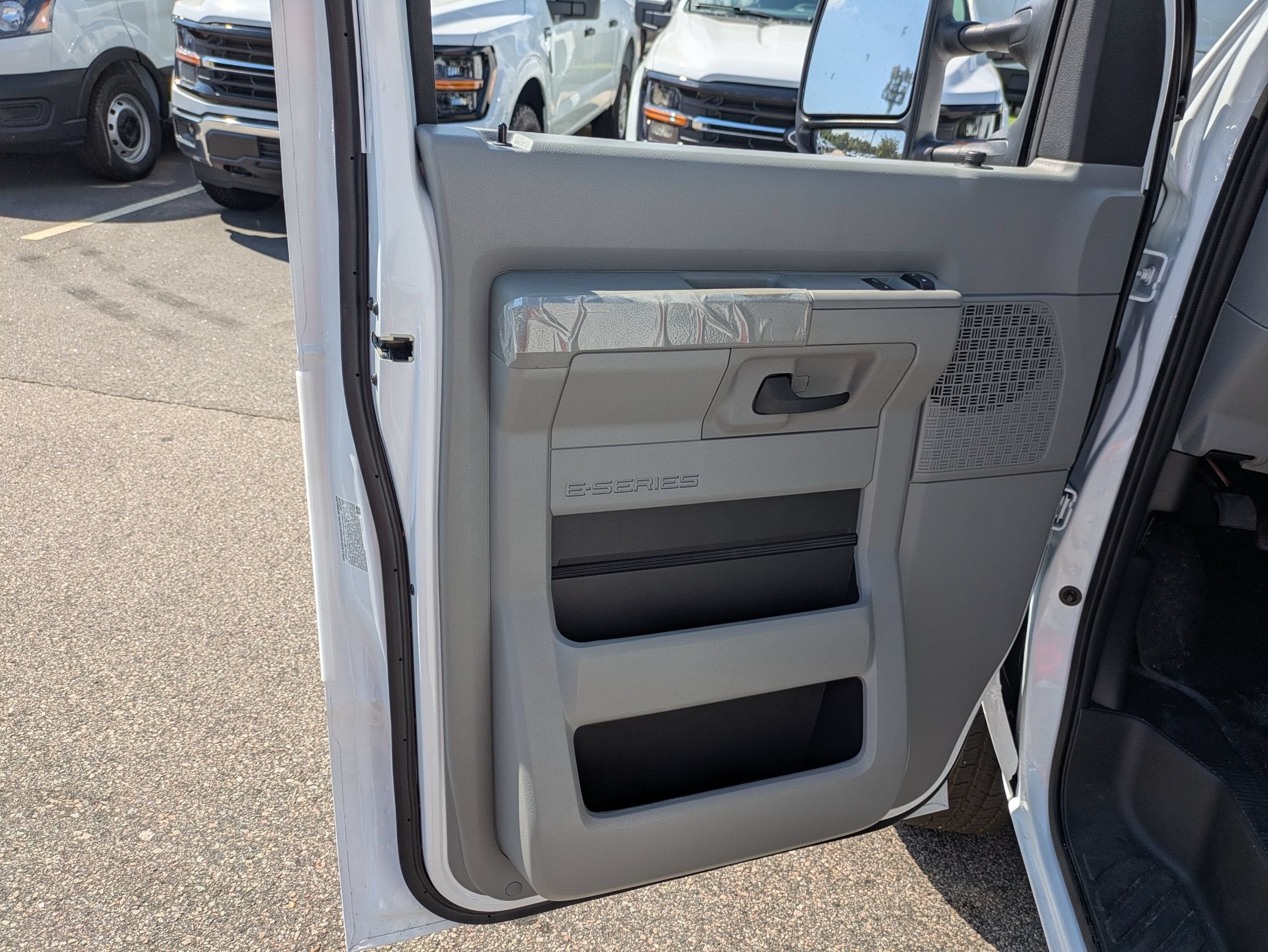 2027 Ford E-Series Cutaway Base