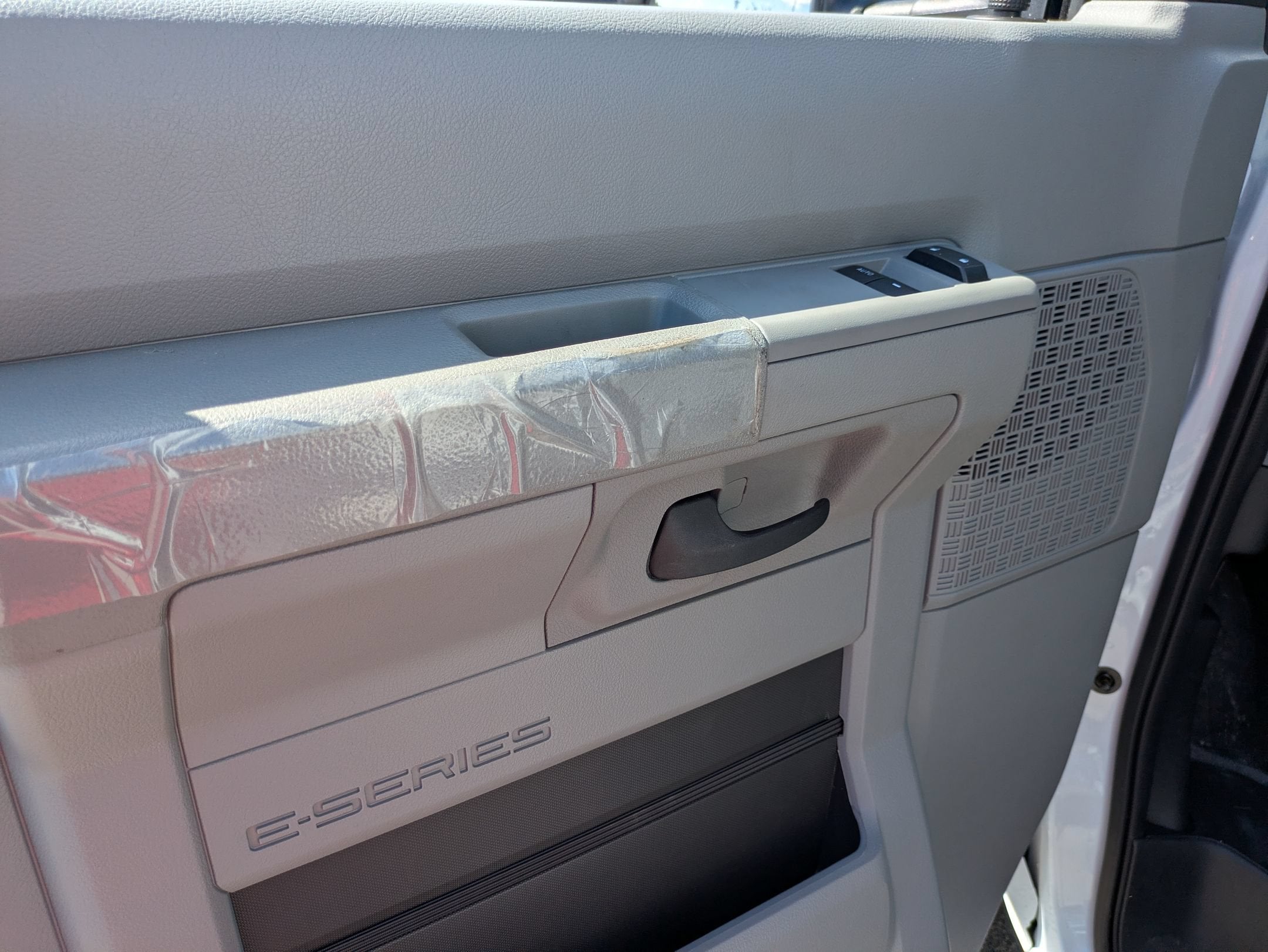 2027 Ford E-Series Cutaway Base