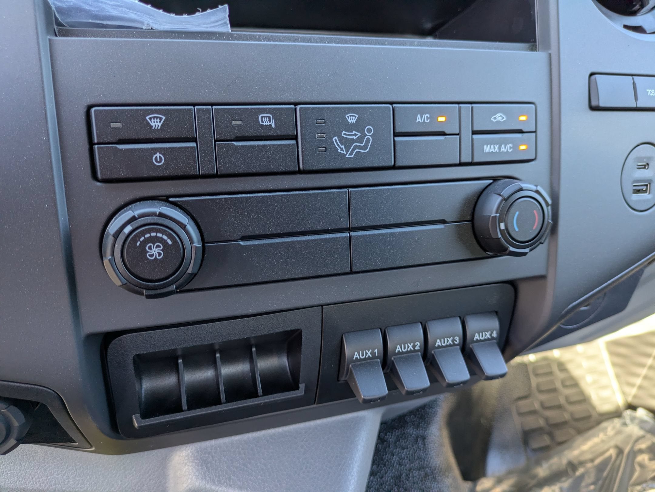2027 Ford F-750SD Base