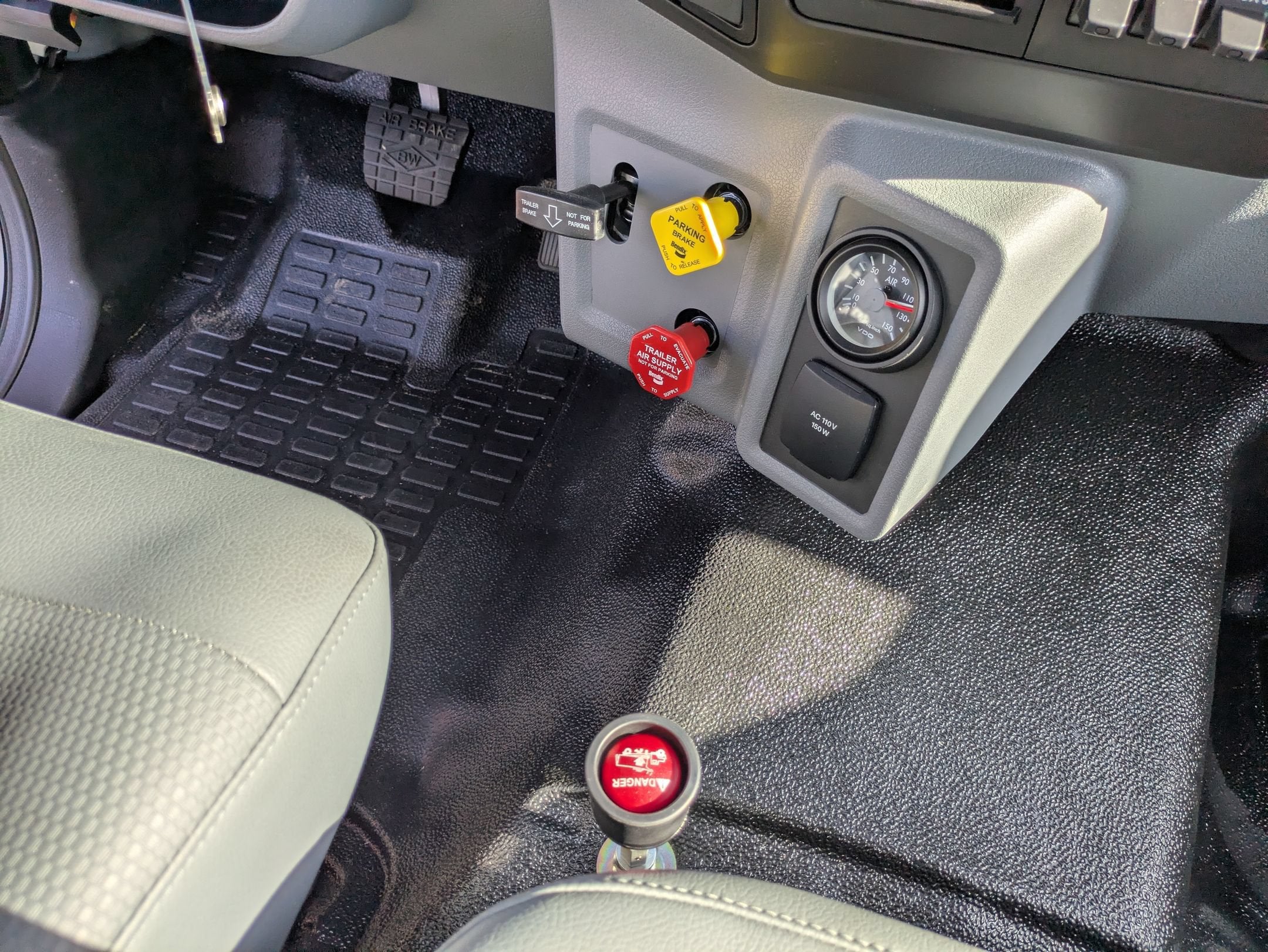 2027 Ford F-750SD Base