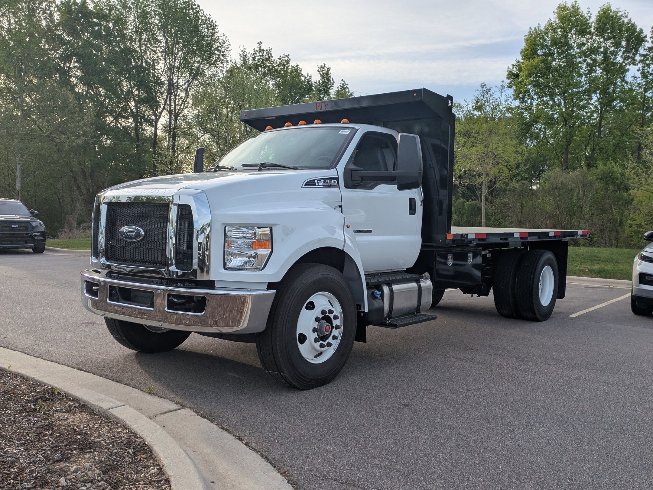 2027 Ford F-750SD Base