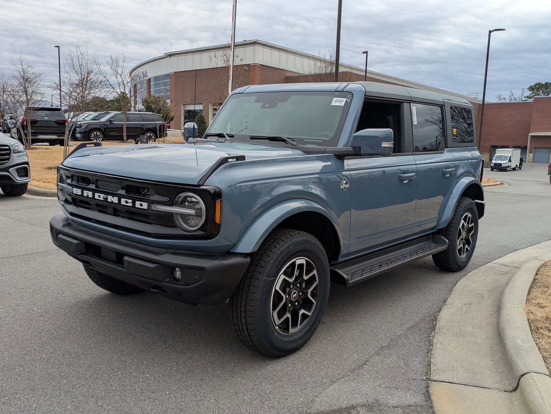2025 Ford Bronco Outer Banks