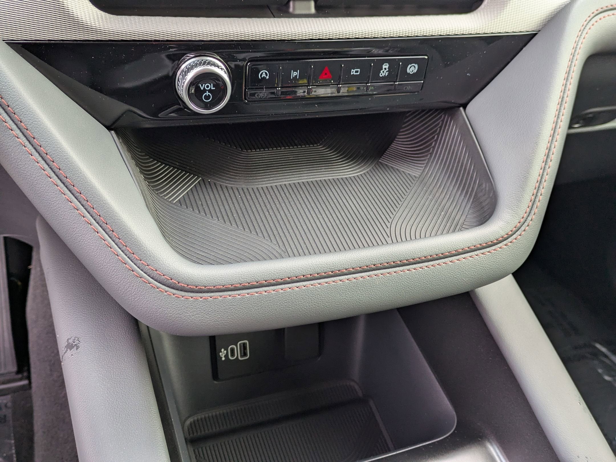 2026 Ford Explorer Active w/100A Pkg