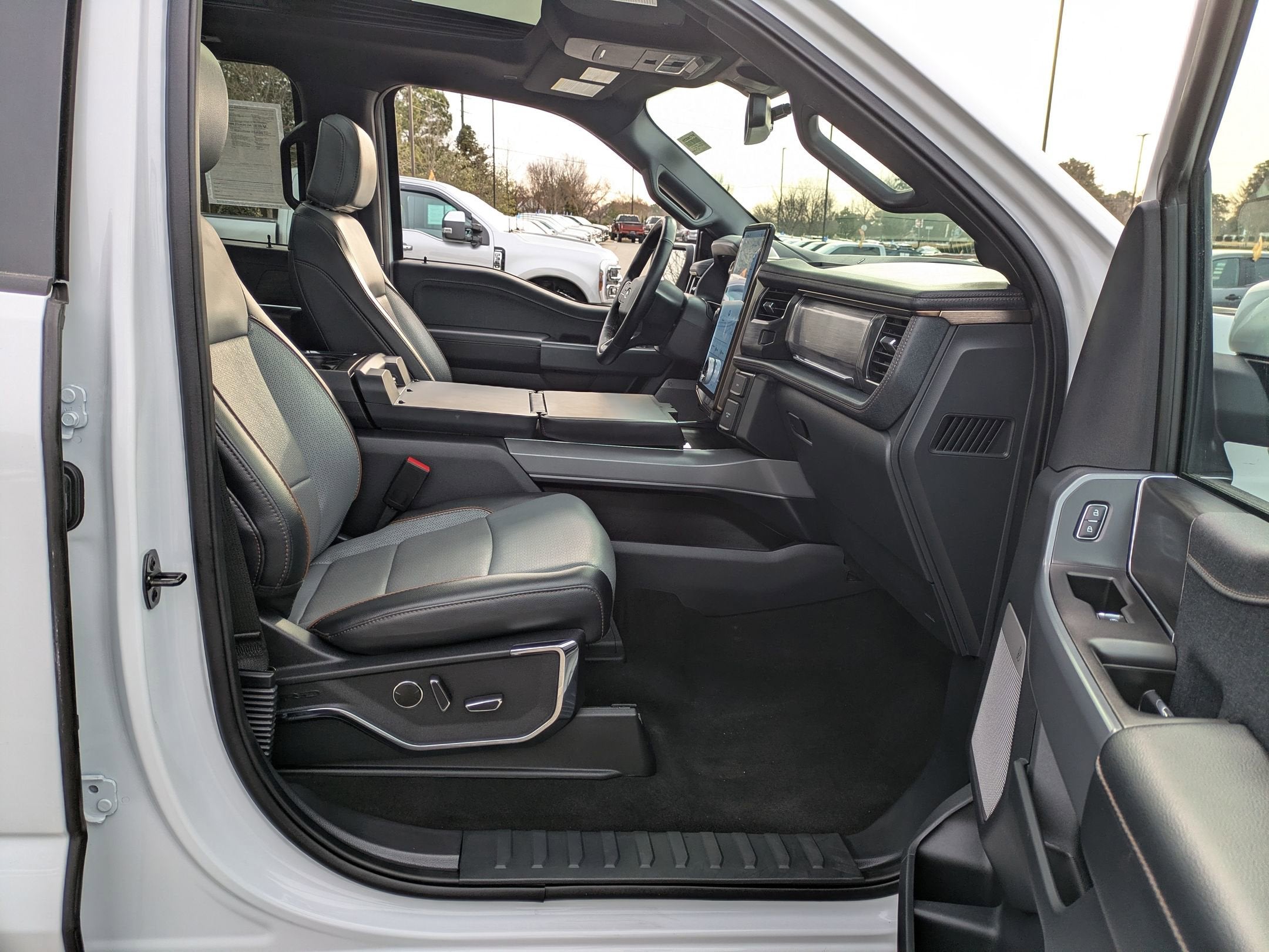 2024 Ford F-150 Lightning LARIAT