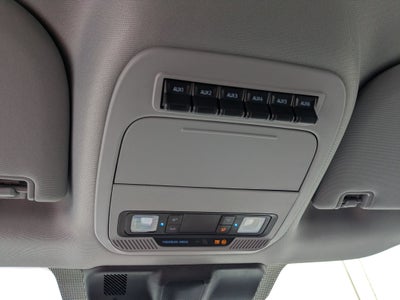 2027 Ford Super Duty F-350 SRW XLT
