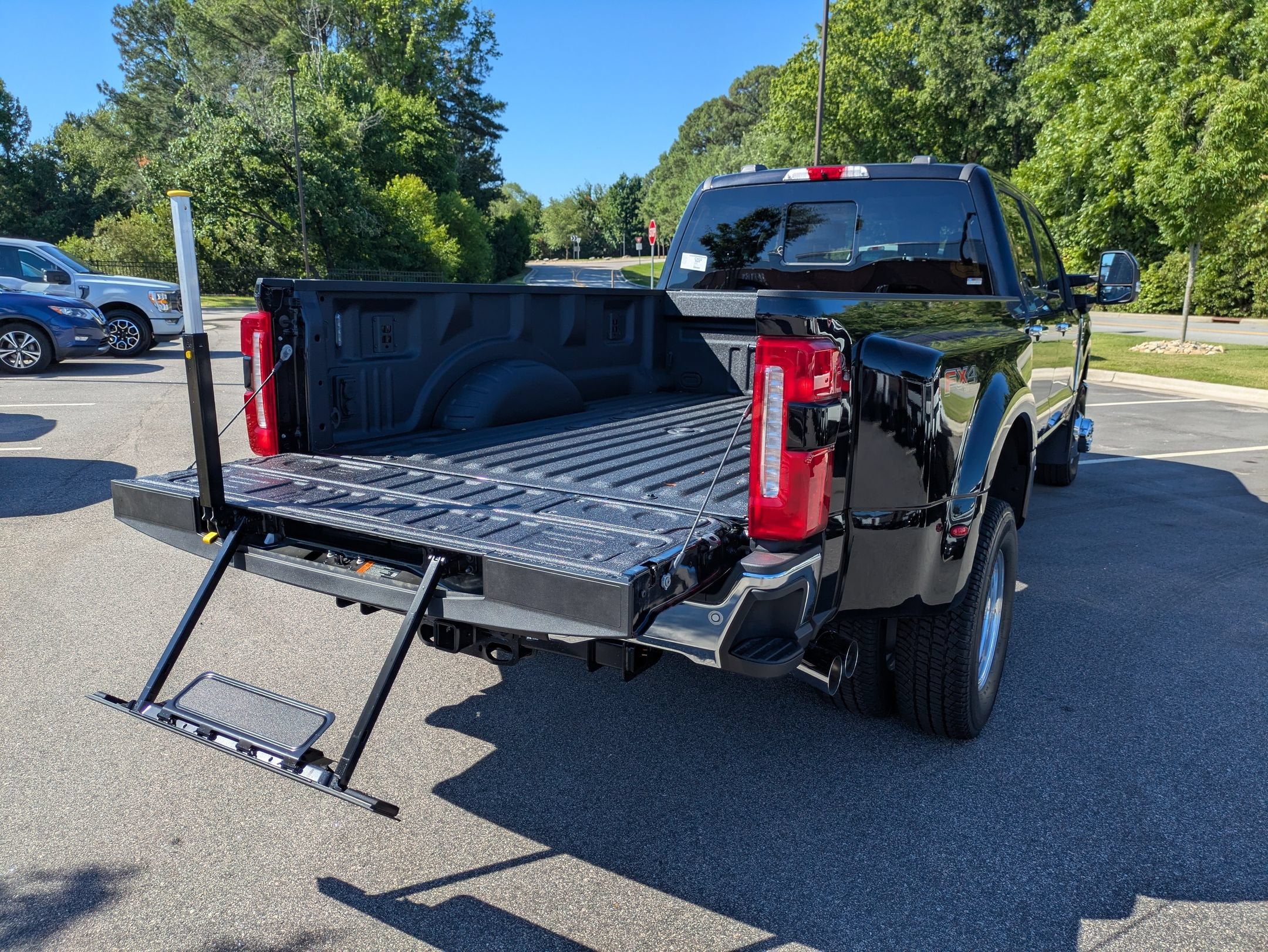 2026 Ford Super Duty F-350 DRW LARIAT