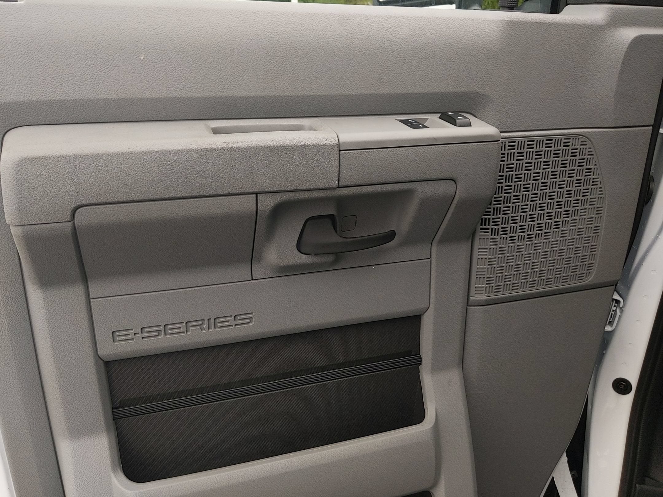 2026 Ford E-Series Cutaway Base