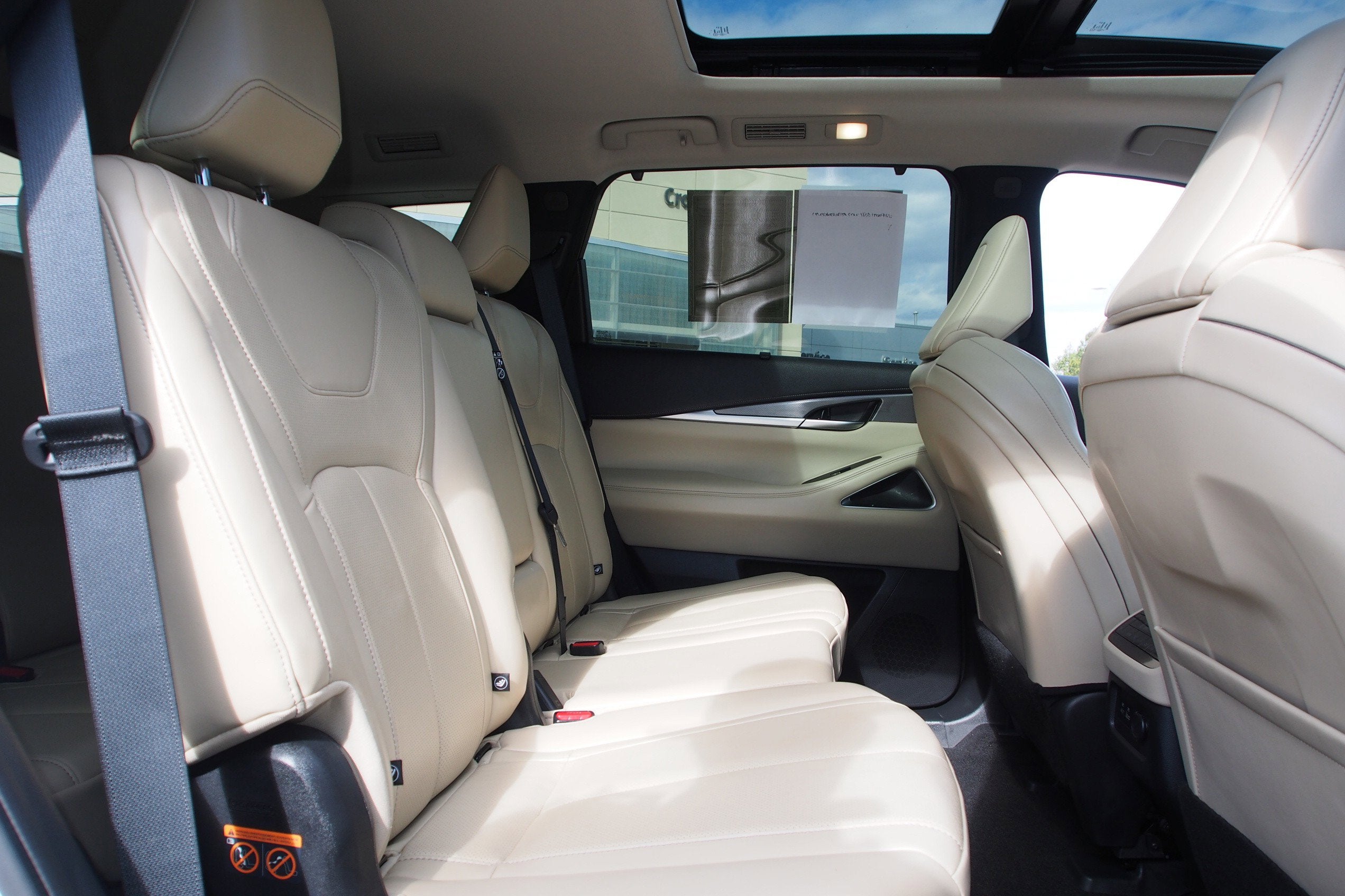 2023 INFINITI QX60 LUXE