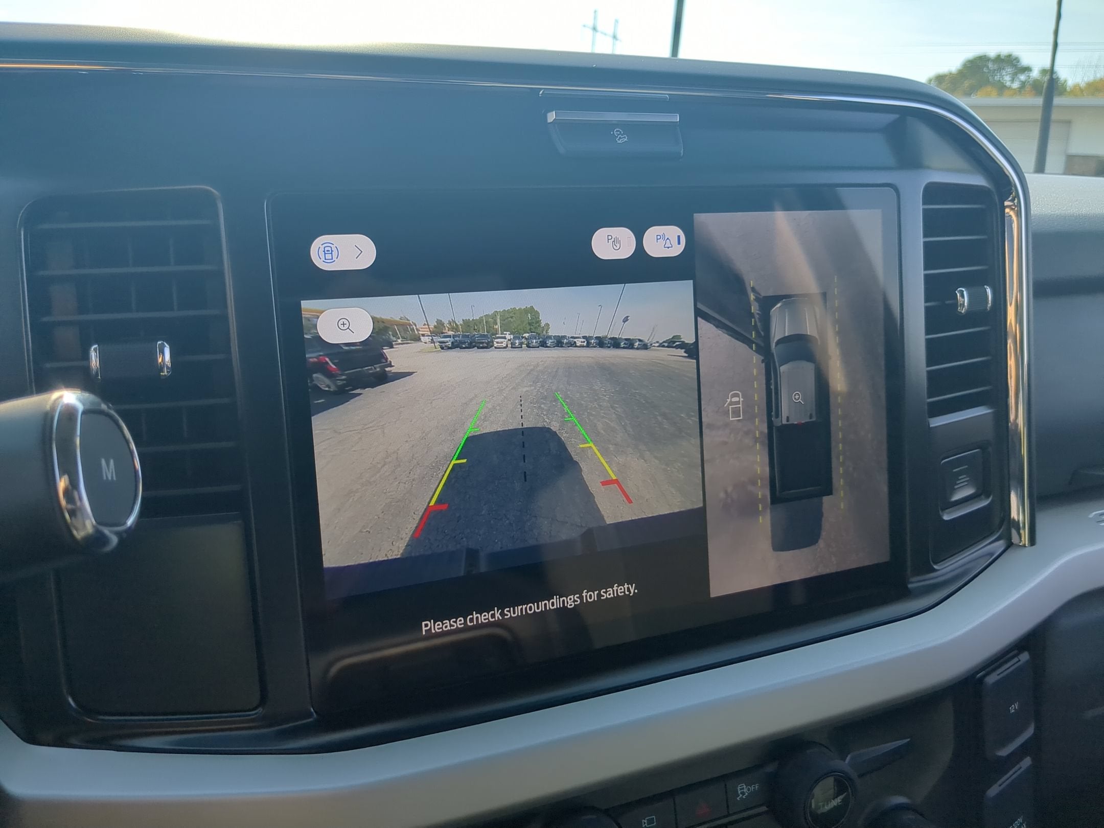 2027 Ford Super Duty F-350 SRW XLT