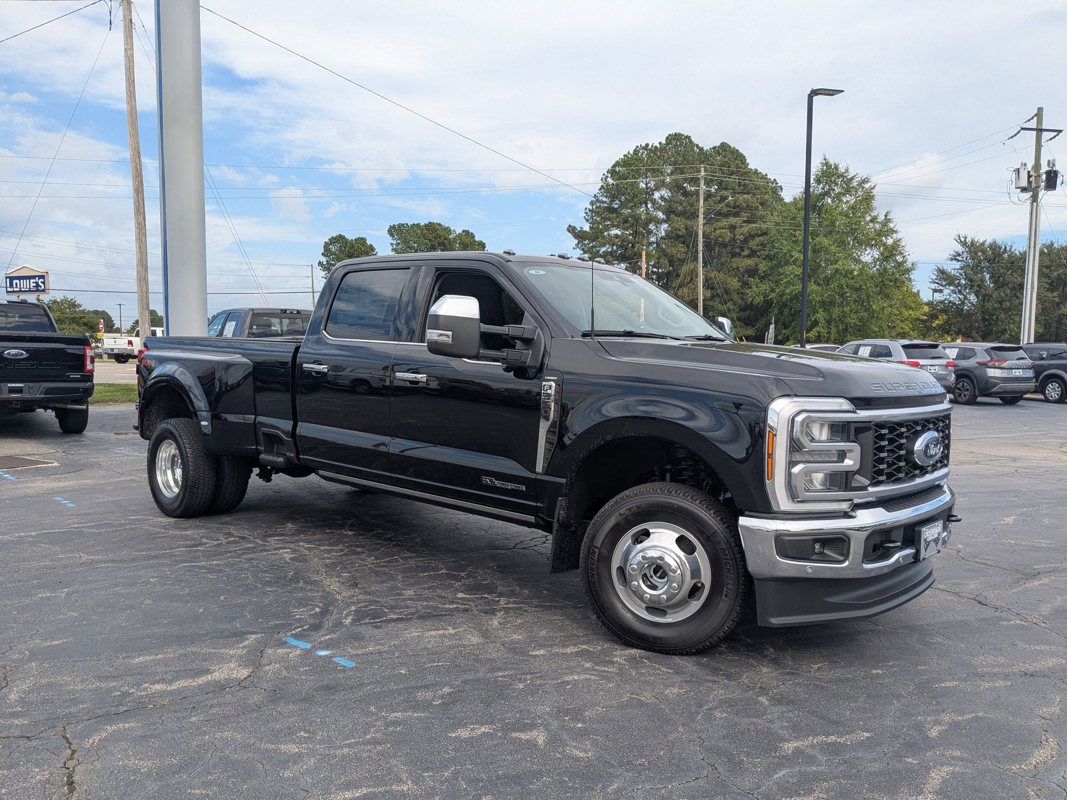 2026 Ford Super Duty F-350 DRW LARIAT