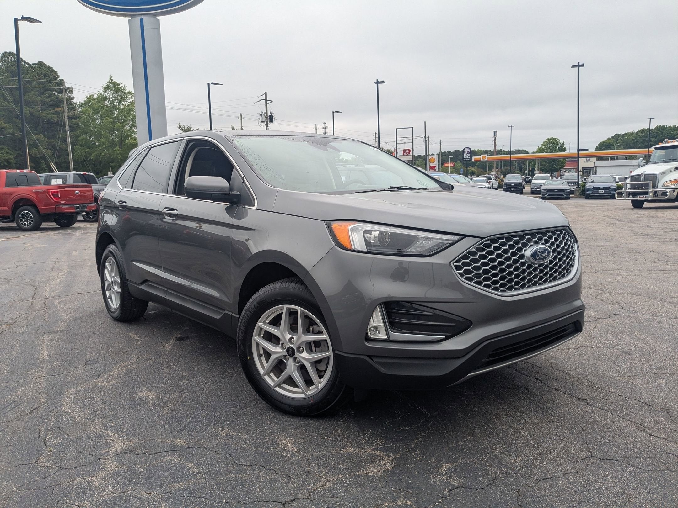 2024 Ford Edge SEL AWD's photo