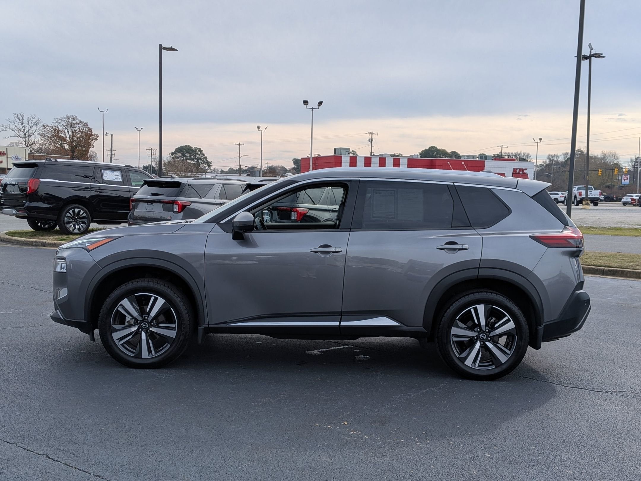 2023 Nissan Rogue SL